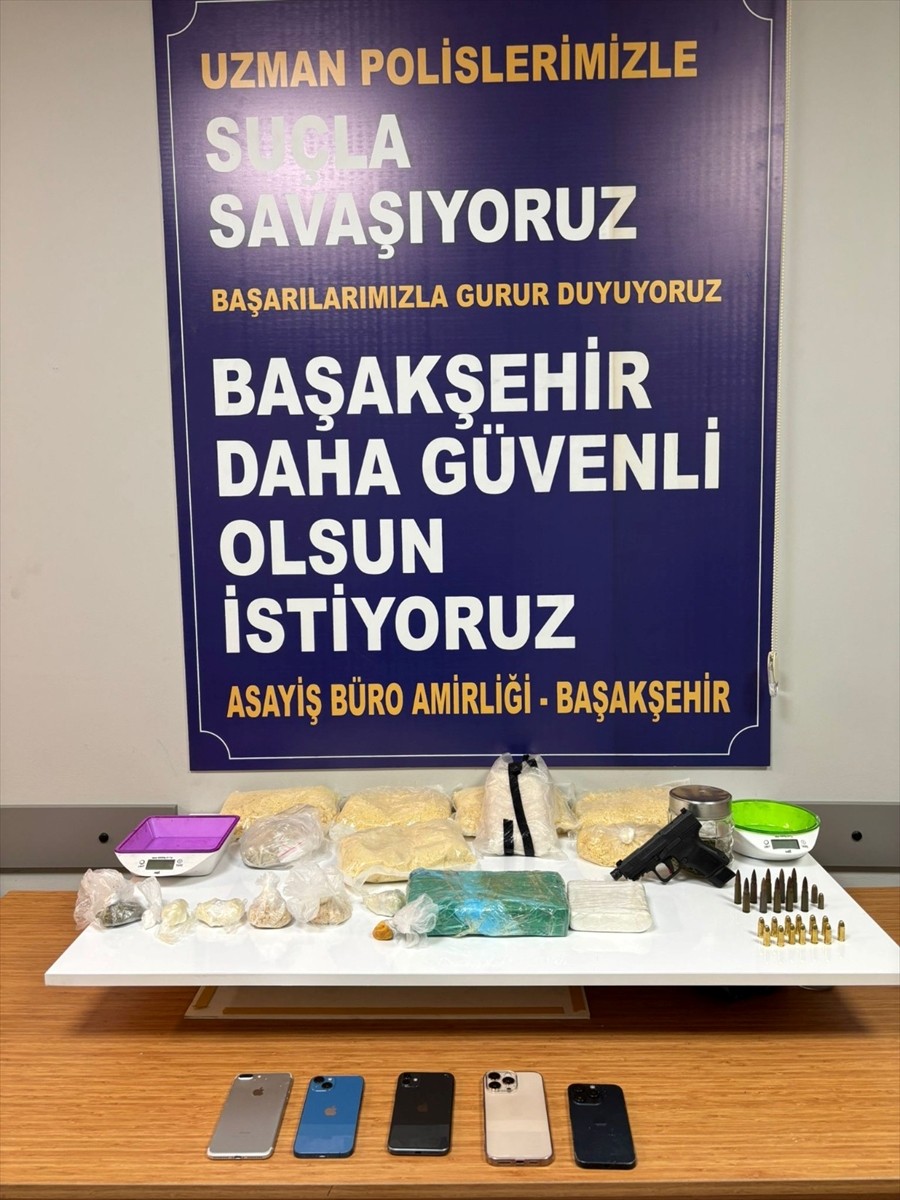 Başakşehir'de bir iş yerine silahla ateş edilmesine ilişkin 4 şüpheli gözaltına alındı. Ekipler...