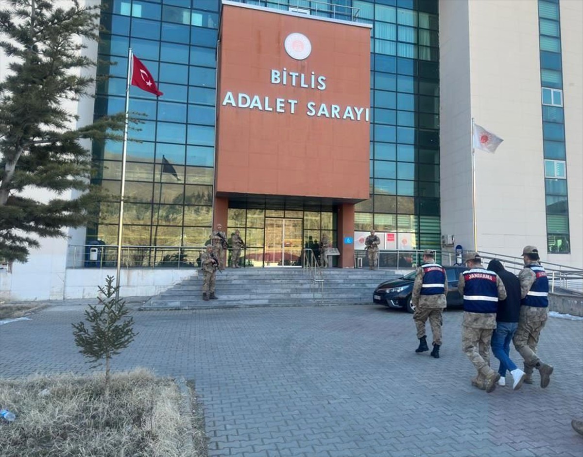 Bitlis'te düzenlenen operasyonda yakalanan Suriye uyruklu terörist tutuklandı.