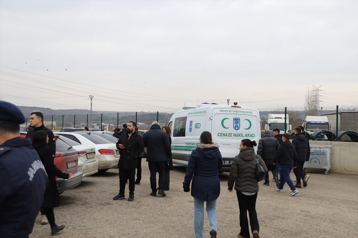 Bolu Kartalkaya Kayak Merkezi'ndeki Grand Kartal Otel'de çıkan yangında hayatını kaybeden gencin...