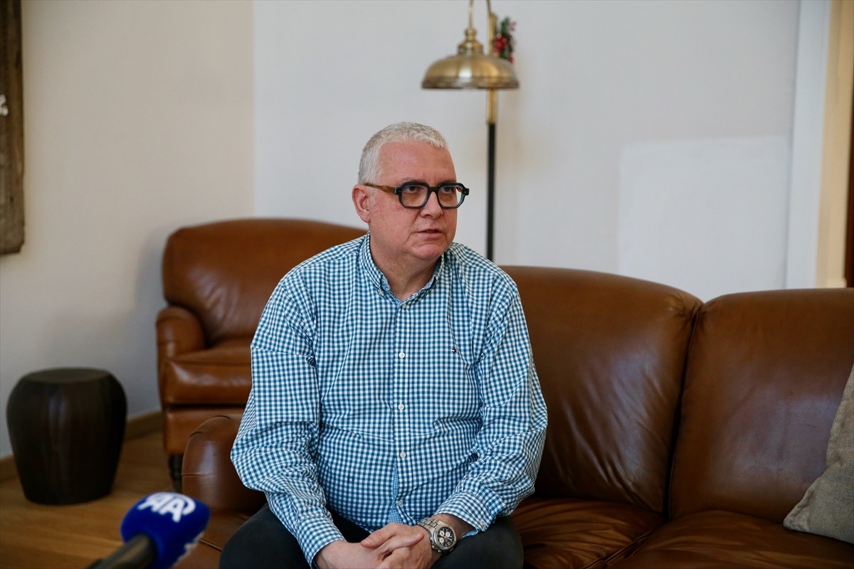 Bolu Kartalkaya Kayak Merkezi'ndeki Grand Kartal Otel'de çıkan yangından eşi ve 3 çocuğuyla...