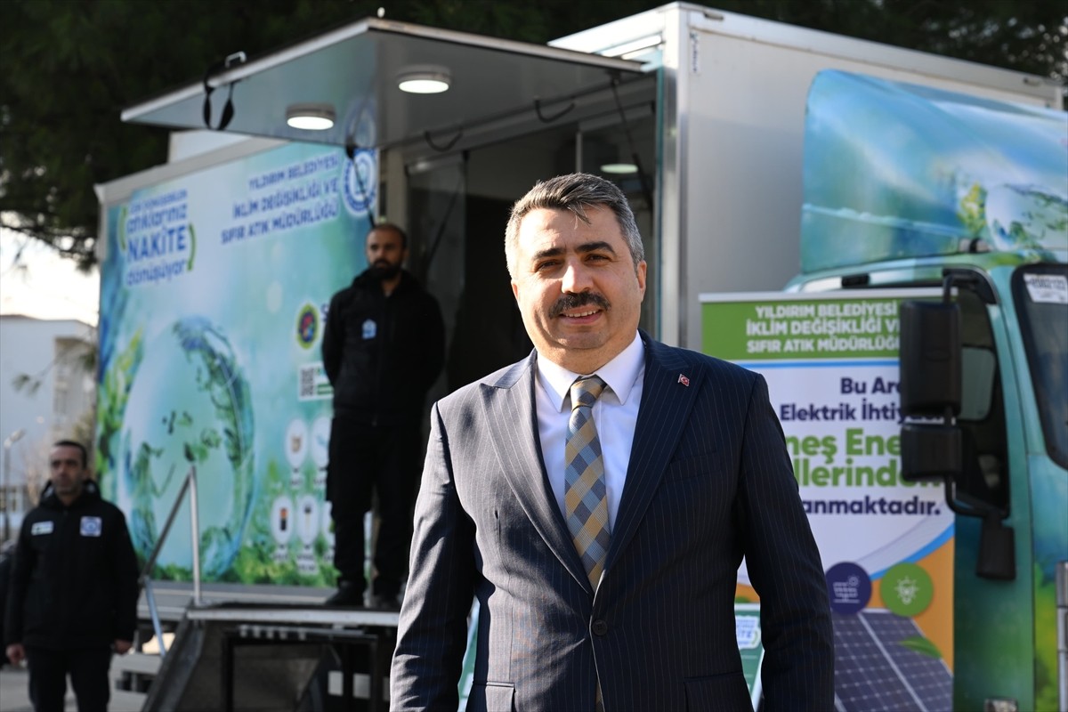 Bursa'da Yıldırım Belediyesince başlatılan "Paratık Yıldırım" adlı projeyle, toplanan geri...