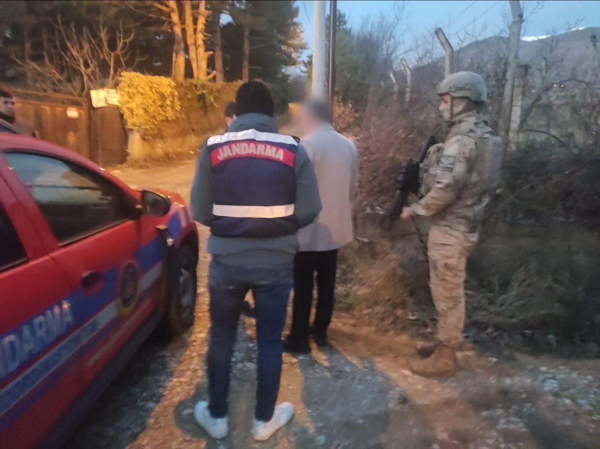 Bursa'nın İnegöl ilçesinde faaliyet gösteren "İnegöl Terkinler Çetesi" operasyonunda, kayyum...