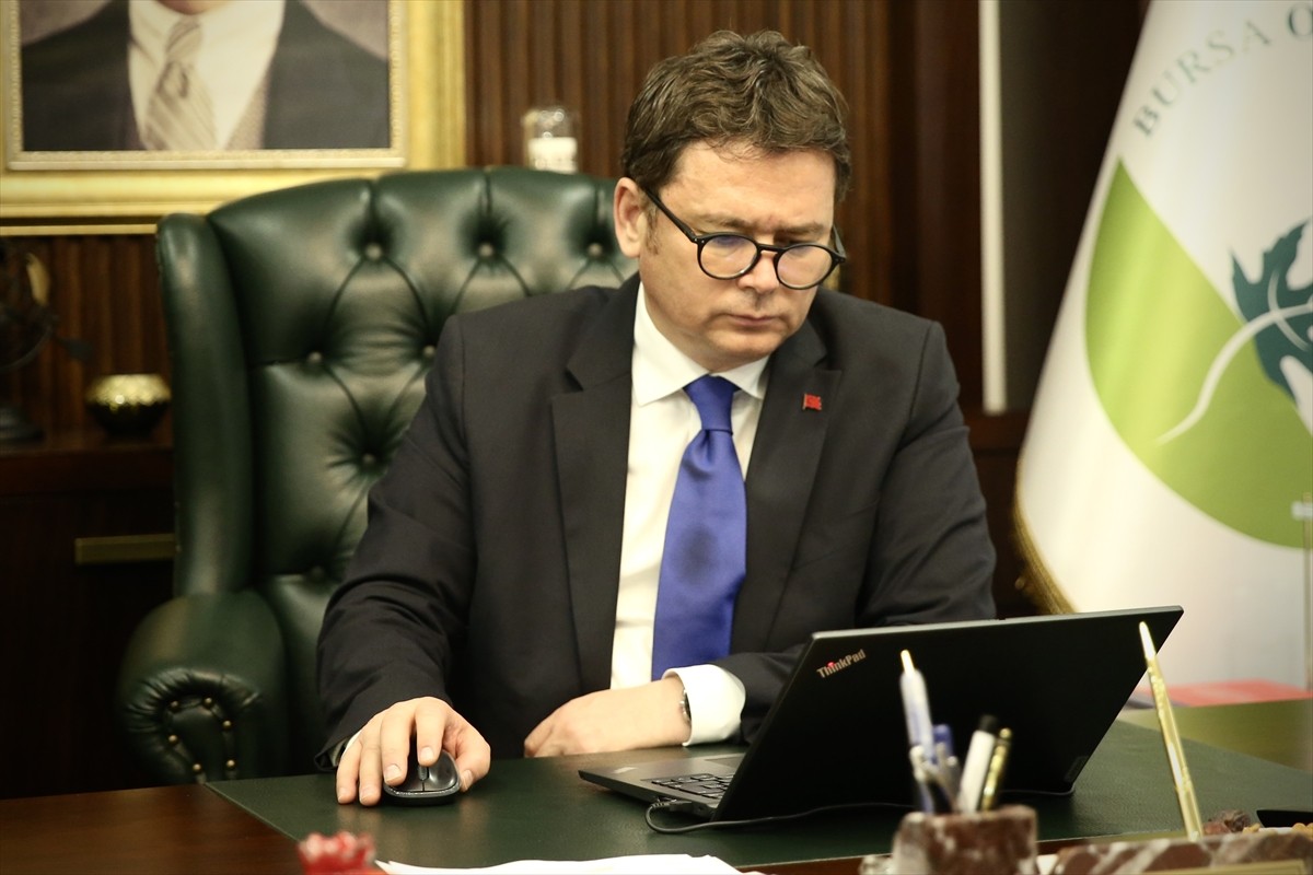 Bursa'nın Osmangazi İlçe Belediye Başkanı Erkan Aydın, Anadolu Ajansının (AA) gözünden 2024'e...