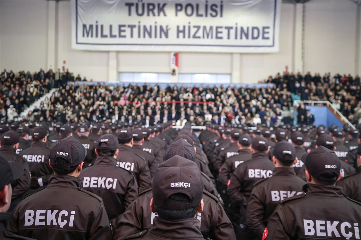 Bursa Polis Meslek Eğitim Merkezi'nde (POMEM) eğitimlerini tamamlayan, Emniyet Genel Müdürlüğü...