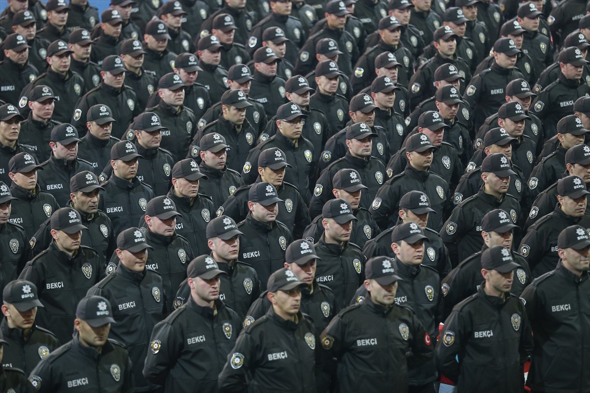 Bursa Polis Meslek Eğitim Merkezi'nde (POMEM) eğitimlerini tamamlayan, Emniyet Genel Müdürlüğü...