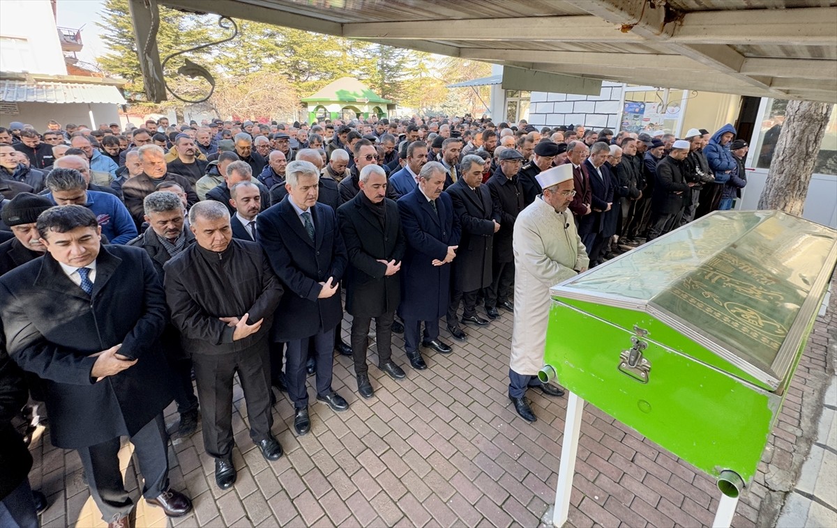 Büyük Birlik Partisi (BBP) Genel Başkanı Mustafa Destici (sol 2), partisinin Özbağ Belediye...