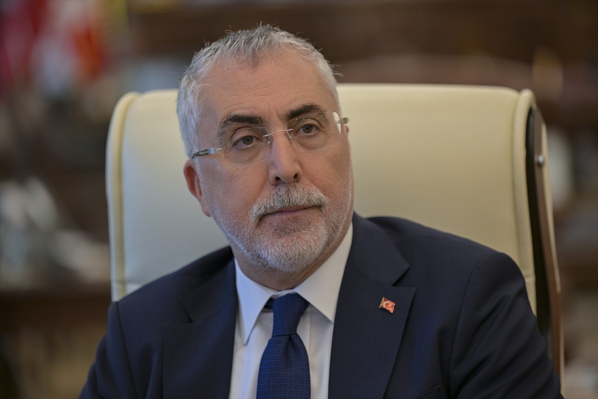 Çalışma ve Sosyal Güvenlik Bakanı Işıkhan, en düşük SSK ve Bağ-Kur emekli aylığını yüzde 15,75...