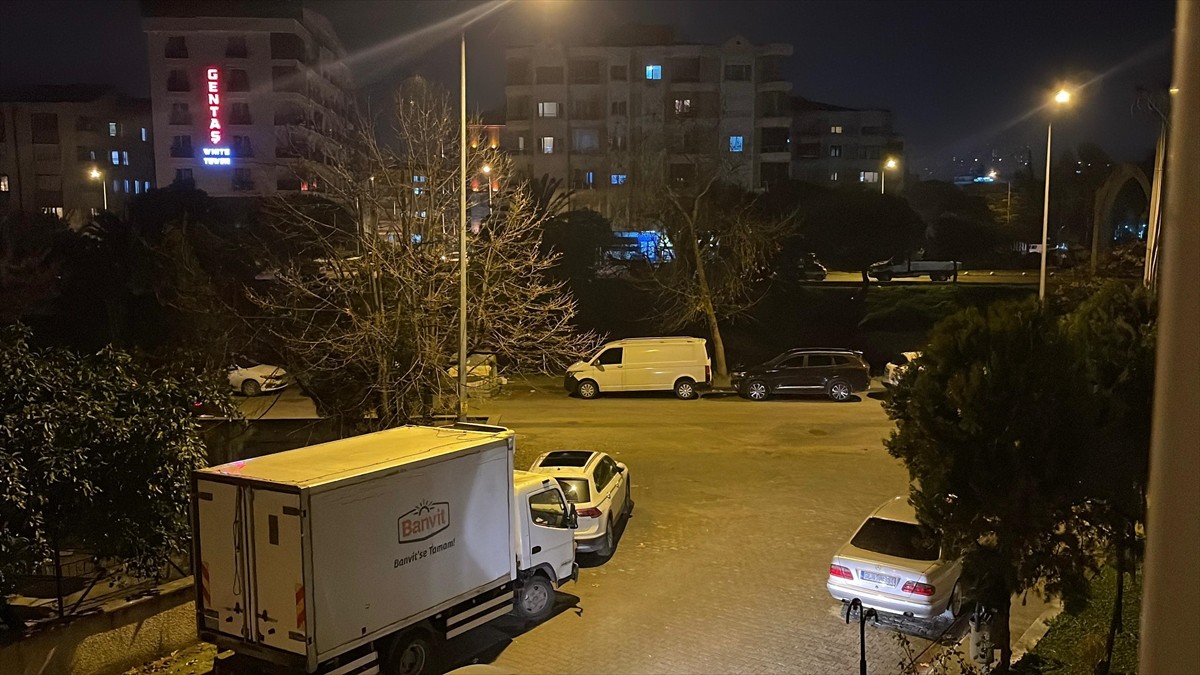 Çanakkale'nin Ayvacık ilçesi açıklarında 5,2 büyüklüğünde meydana gelen deprem, Balıkesir'in...