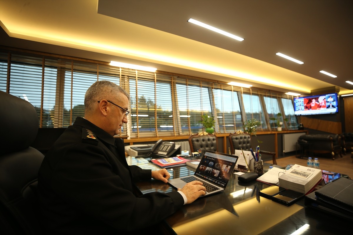 Çanakkale İl Jandarma Komutanı Jandarma Kıdemli Albay Ersin Aslan, Anadolu Ajansının (AA) gözünden...