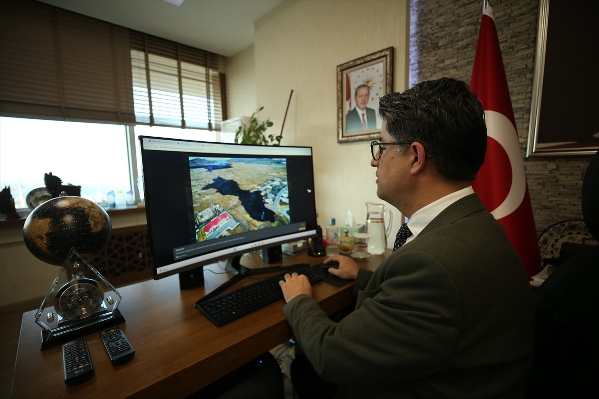 Çanakkale Onsekiz Mart Üniversitesi (ÇOMÜ) Rektörü Prof. Dr. Cüneyt Erenoğlu, Anadolu Ajansının...