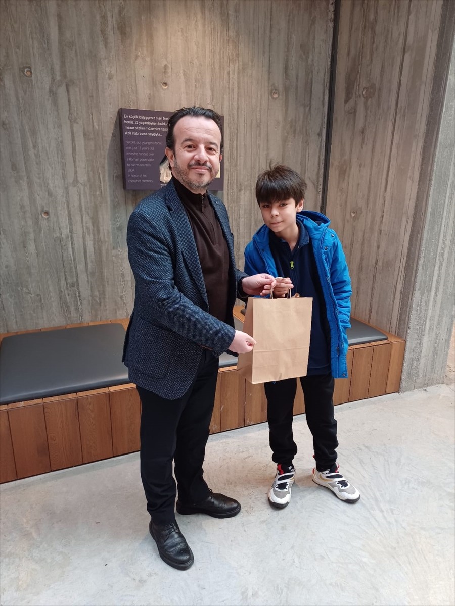 Çanakkaleli ortaokul öğrencisi Balıkesir'de gezerken yerde bulduğu Doğu Roma İmparatorluğu...