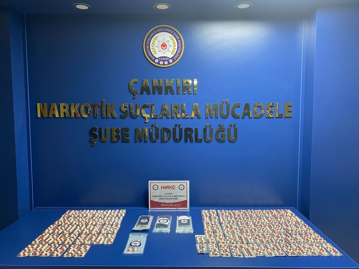 Çankırı'da düzenlenen uyuşturucu operasyonunda gözaltına alınan 3 şüpheliden 2'si tutuklandı....