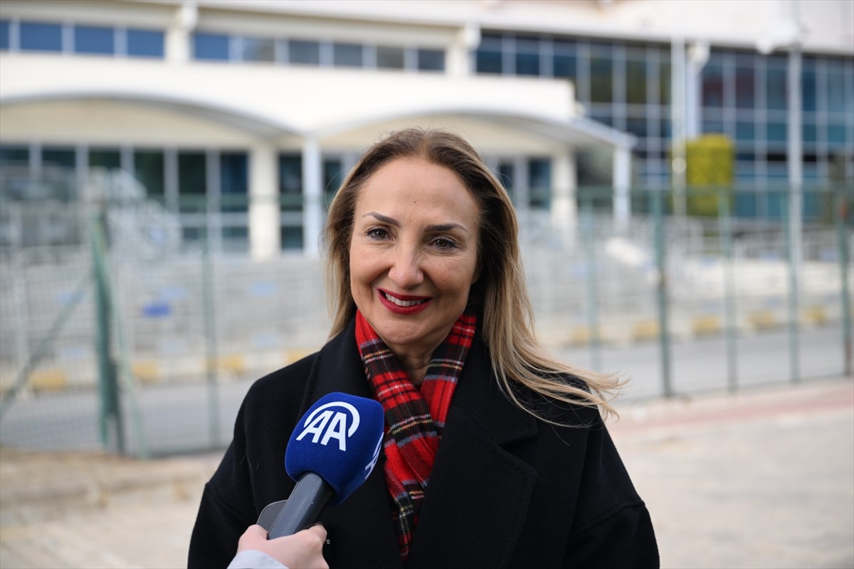 CHP Genel Başkan Yardımcısı Aylin Nazlıaka, "silahlı terör örgütü PKK/KCK üyesi olmak" suçundan...