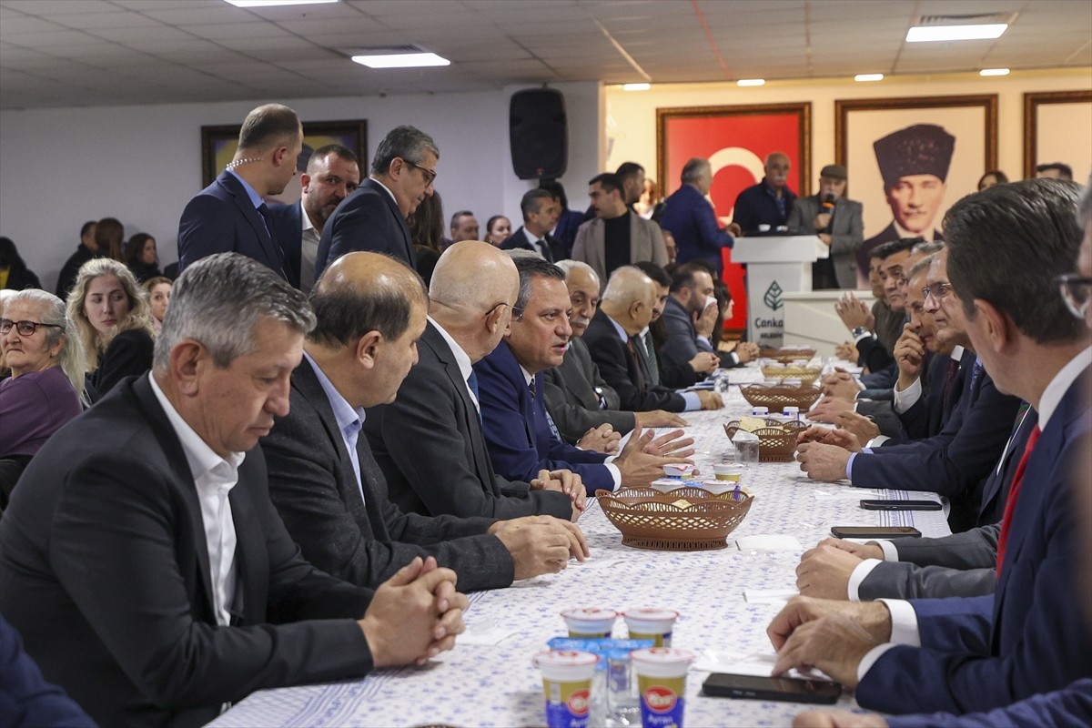 CHP Genel Başkanı Özgür Özel, CHP Malatya Milletvekili Veli Ağbaba'nın geçen hafta hayatını...