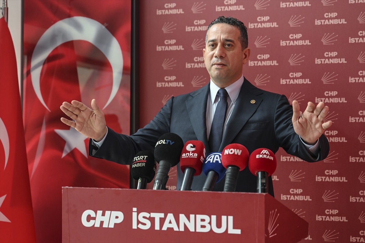 CHP Grup Başkanvekili Ali Mahir Başarır, CHP İstanbul İl Başkanlığında düzenlenen basın...
