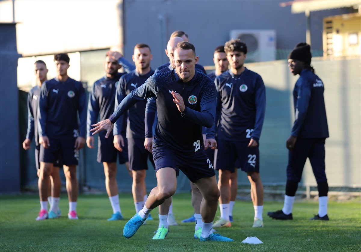 Corendon Alanyaspor, Trendyol Süper Lig'in 18. haftasında TÜMOSAN Konyaspor ile yarın sahasında...