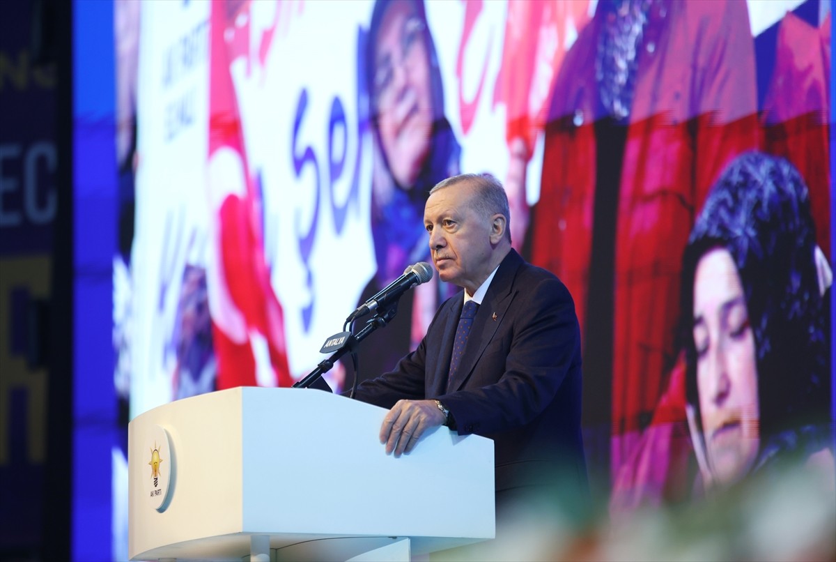 Cumhurbaşkanı ve AK Parti Genel Başkanı Recep Tayyip Erdoğan, partisinin Antalya Spor Salonu'nda...
