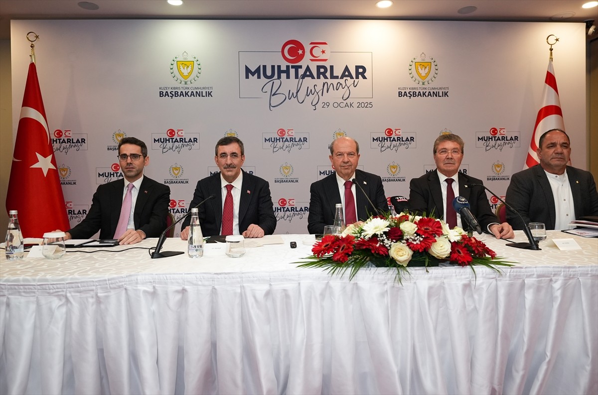 Cumhurbaşkanı Yardımcısı Cevdet Yılmaz, Lefkoşa'da bir otelde düzenlenen Muhtarlar Buluşması'na...