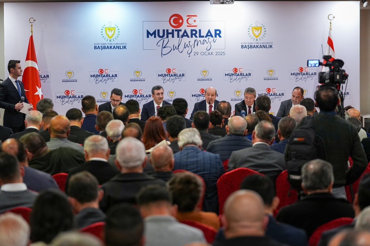 Cumhurbaşkanı Yardımcısı Cevdet Yılmaz, Lefkoşa'da bir otelde düzenlenen Muhtarlar Buluşması'na...