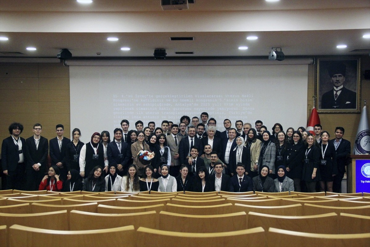 Dünyanın ilk rahim nakli, Türkiye'de ilk yüz ve çift kol nakillerini gerçekleştiren Prof. Dr. Ömer...