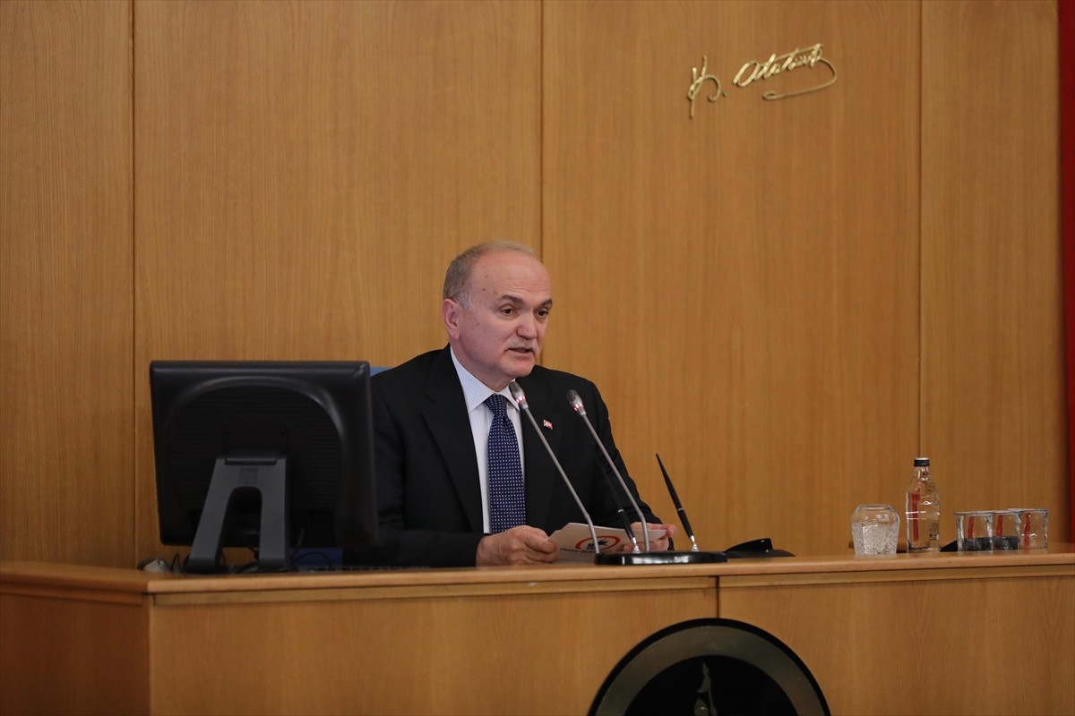 Düzce Belediye Başkanı Faruk Özlü, İstanbul'a içme suyu sağlayan Melen Havzası'nın bakımından...