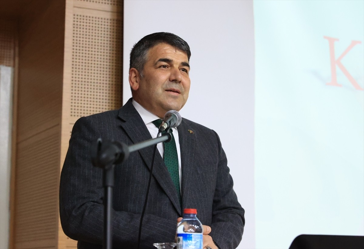 Edirne'de, Emniyet Müdürlüğü konferans salonunda, Aile ve Sosyal Hizmetler İl Müdürlüğü iş...