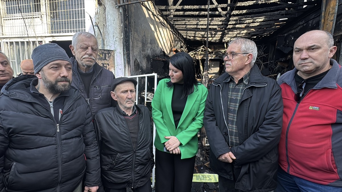 Edirne Belediye Başkanı Filiz Gencan Akın, Sabuni Mahallesi'nde çıkan yangında iş yerleri zarar...
