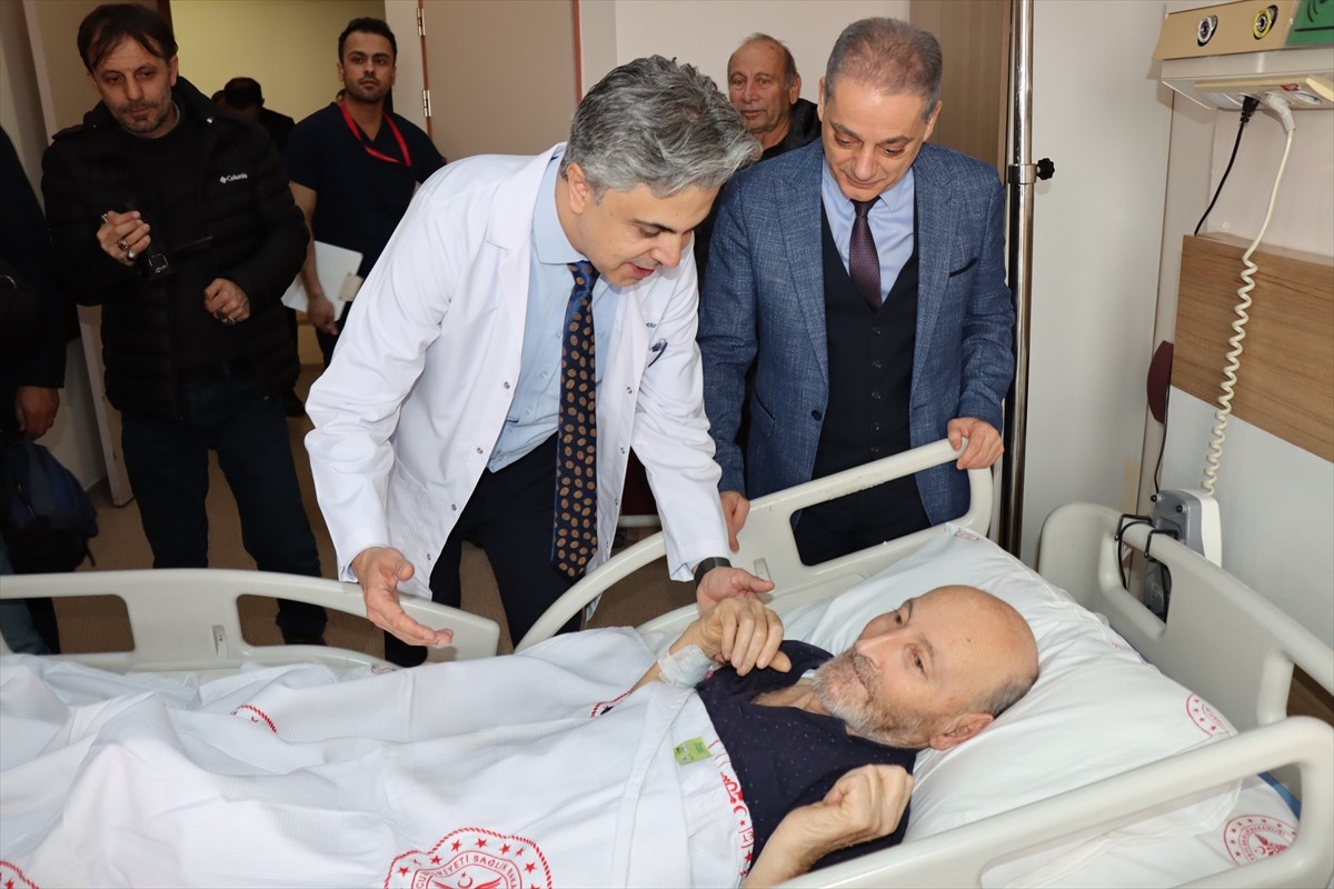 Erzincan'da geçirdiği kalp krizi sonrası kalbi duran ve sağlık ekiplerinin acildeki müdahalesiyle...