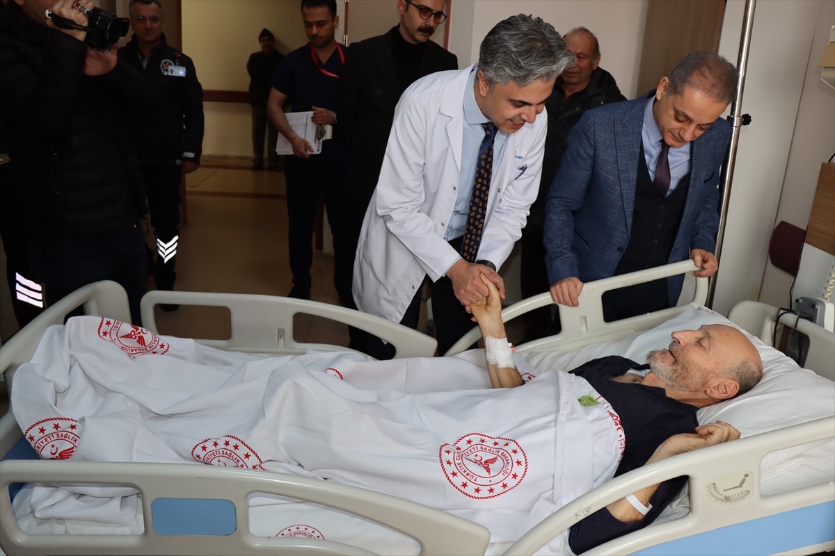 Erzincan'da geçirdiği kalp krizi sonrası kalbi duran ve sağlık ekiplerinin acildeki müdahalesiyle...