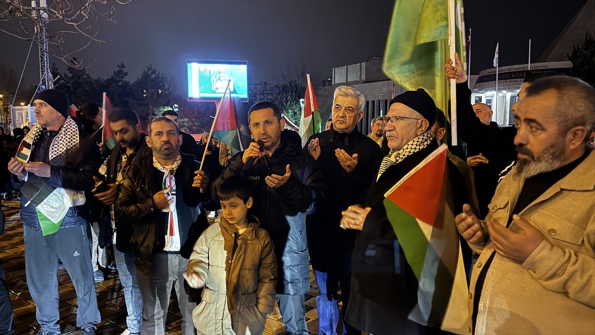 Gazze’de ateşkesin sağlanmasının ardından Kahramanmaraş'ta vatandaşlar, davul ve zurna ile kutlama...