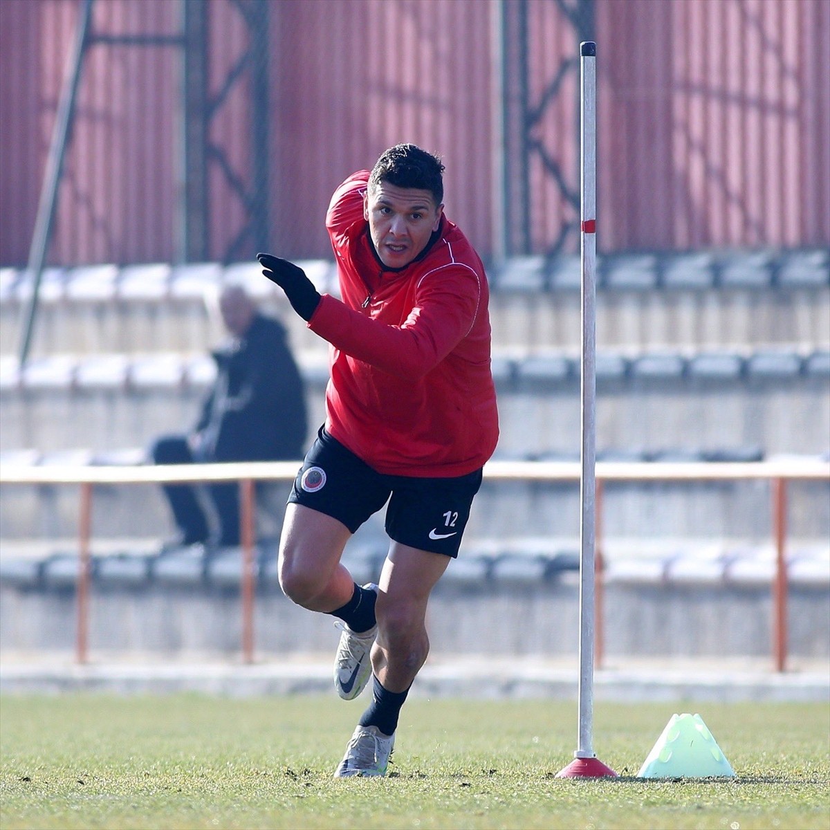 Gençlerbirliği, Trendyol 1. Lig'in 18. haftasında deplasmanda karşılaşacağı Sakaryaspor maçının...
