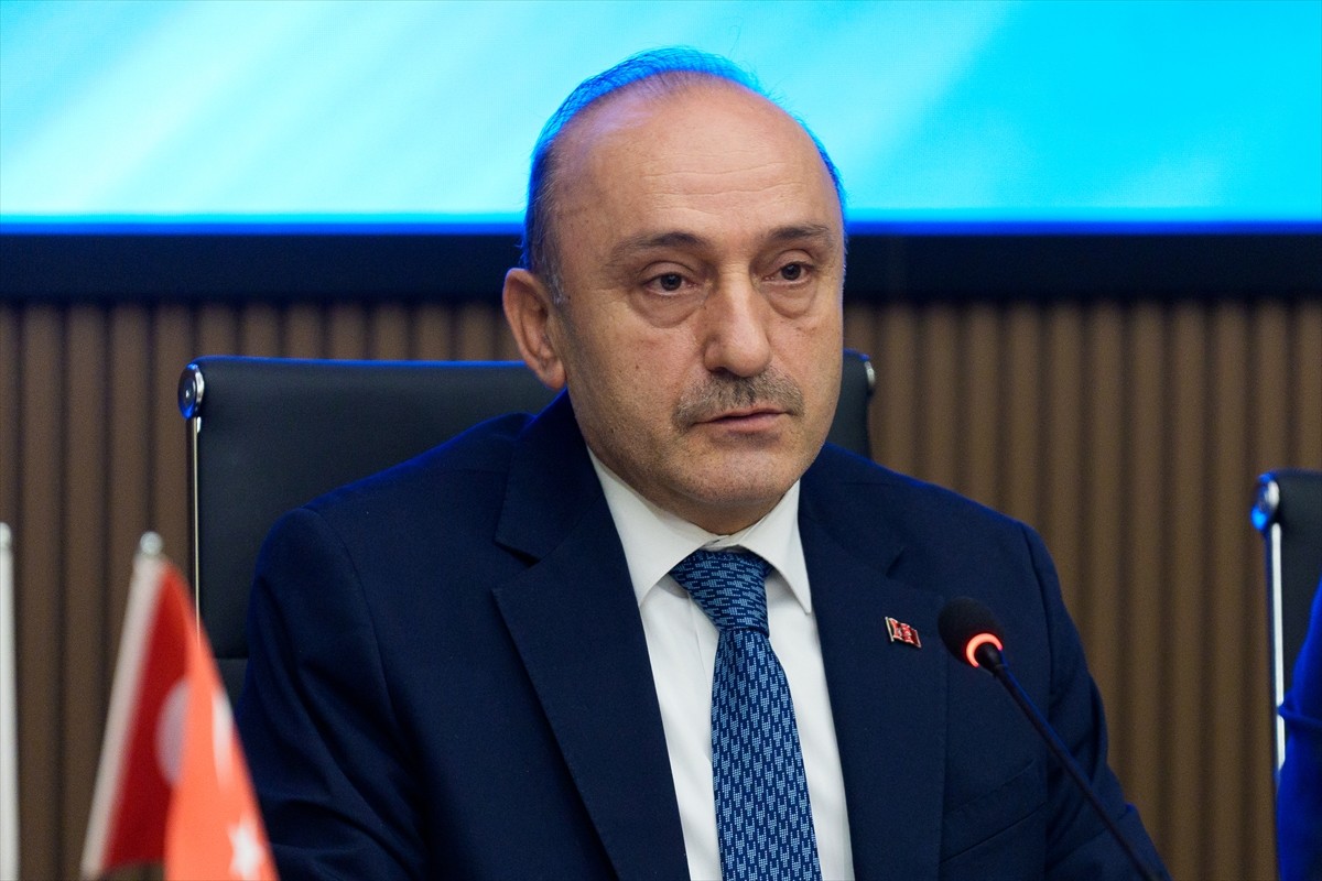 HAK-İŞ'e bağlı Öz Sağlık-İş Sendikası Genel Başkanı Devlet Sert (sol 2), Öz Sağlık- İş Sendikası...