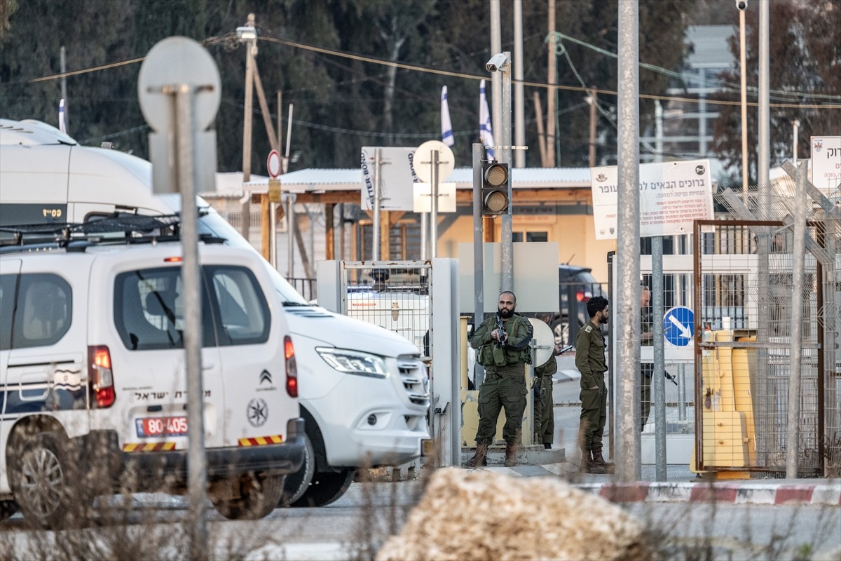 Hamas ile İsrail arasındaki üçüncü tur esir takasında serbest bırakılan Filistinli esirleri...