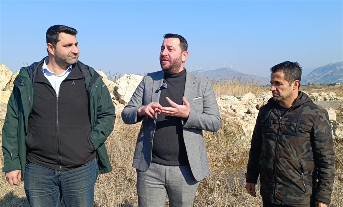 Hatay'ın Samandağ ilçesindeki Milleyha Sulak Alanı'nda belediye ekiplerince temizlik yapıldı....