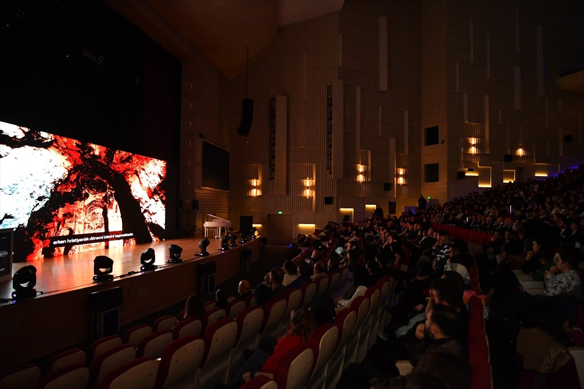 İç Anadolu'nun zirvesi olarak nitelendirilen Erciyes Dağı'nın binlerce yıllık tarihini anlatan...