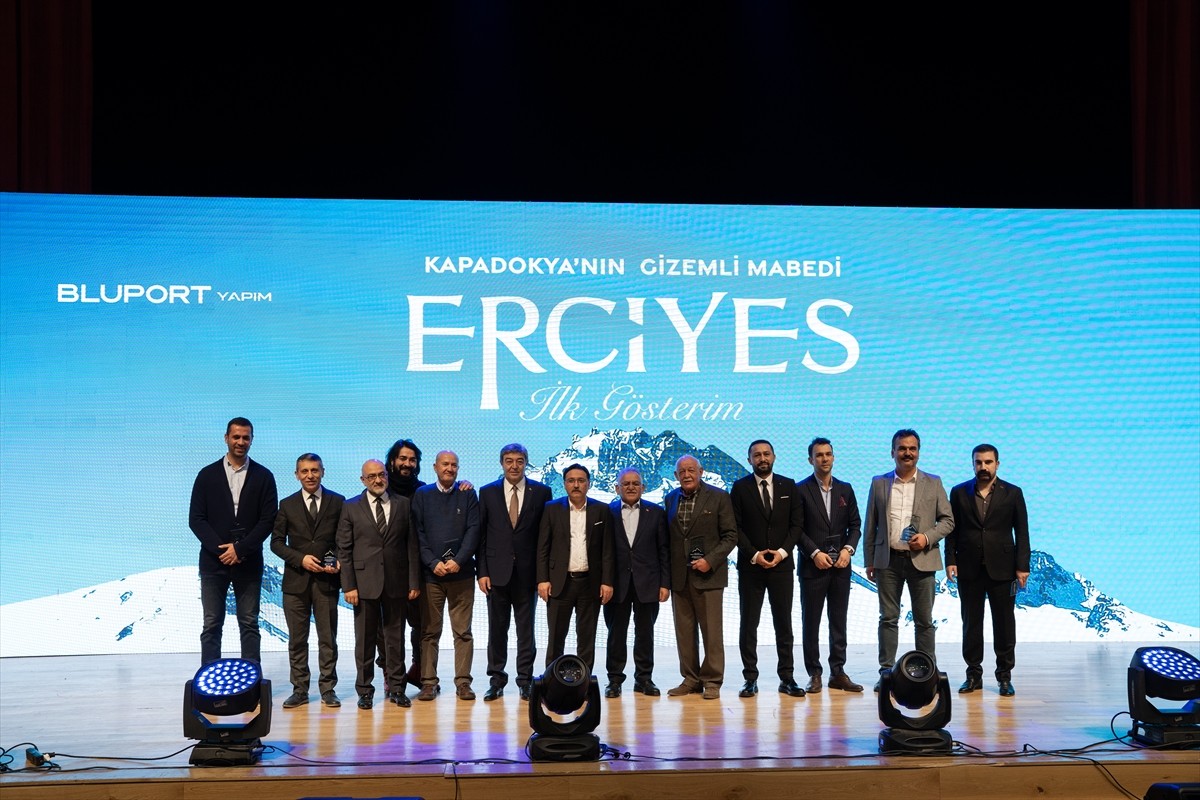 İç Anadolu'nun zirvesi olarak nitelendirilen Erciyes Dağı'nın binlerce yıllık tarihini anlatan...