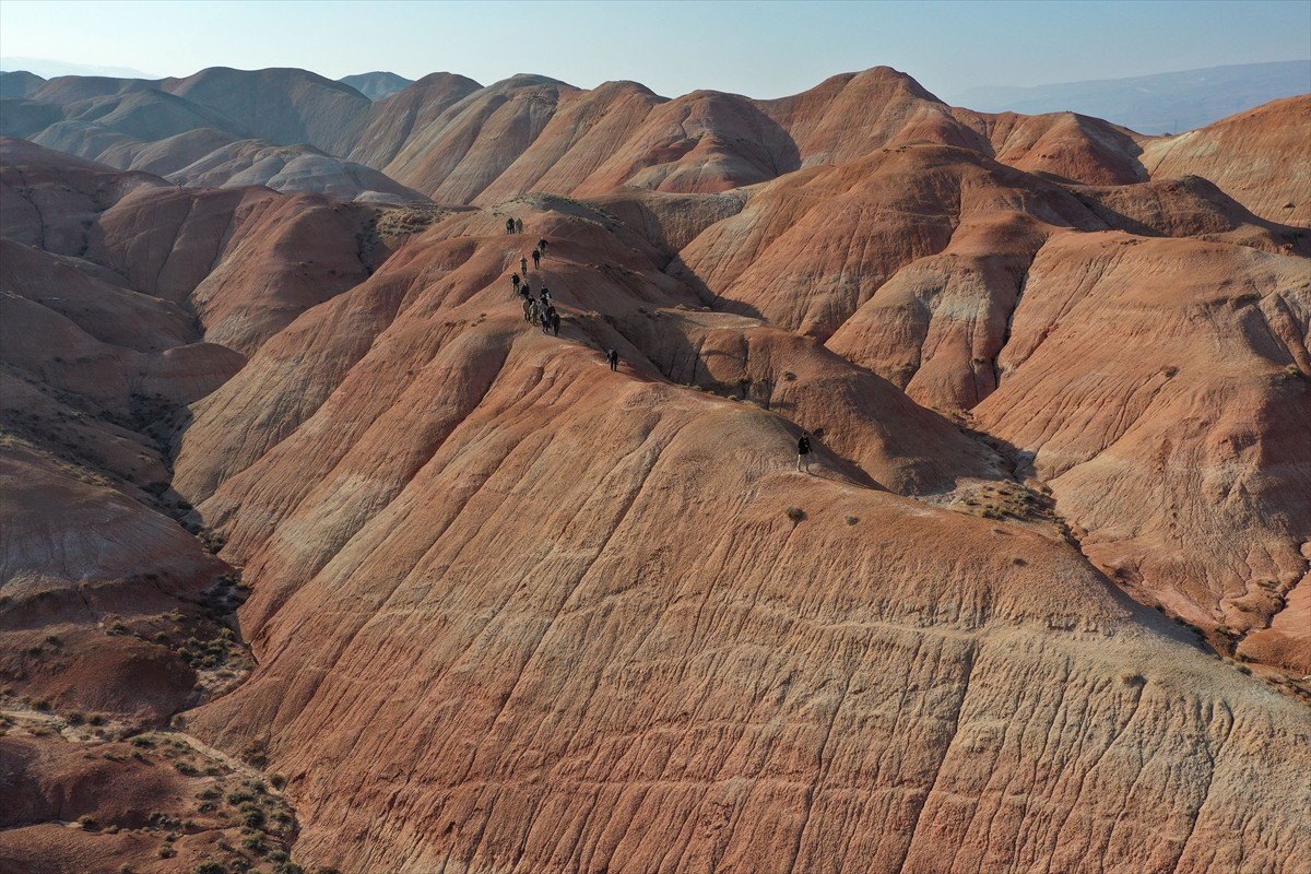 Iğdır'da bulunan Gökkuşağı Tepeleri'nin turizme kazandırılması için hazırlanan proje, destek...