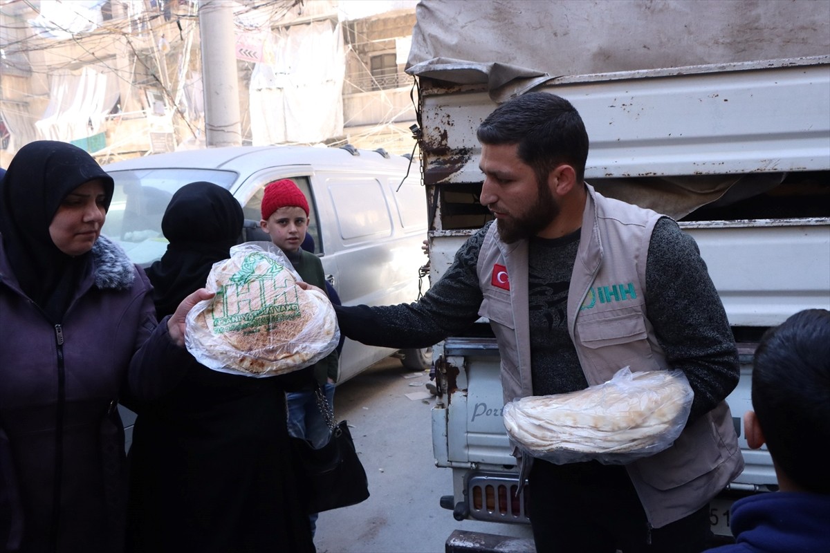 İnsan Hak ve Hürriyetleri (İHH) İnsani Yardım Vakfı, geçen yıl Suriye'ye yolladığı 1194 tırlık...