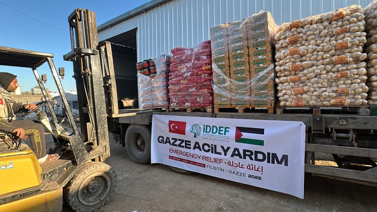 İnsana Değer Veren Dernekler Federasyonu (İDDEF), İsrail'in saldırılarını sürdürdüğü Gazze'ye...