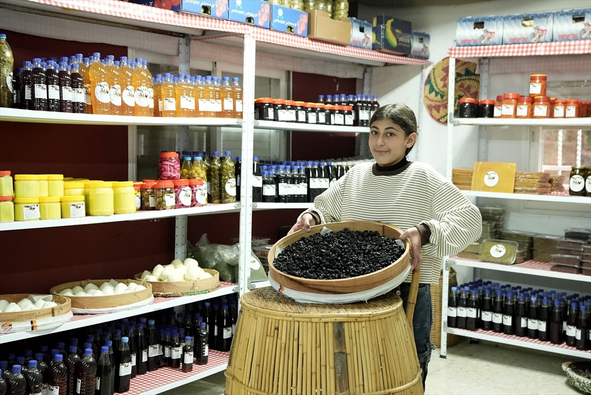 İşgal altındaki Batı Şeria'nın Beytüllahim kentinde yaşayan 12 yaşındaki Habibe Salah, evlerinin...