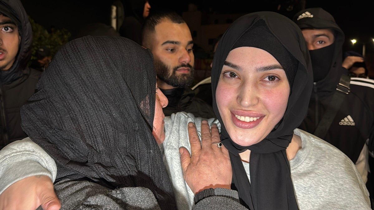 İsrail ile Hamas arasındaki ateşkes ve esir takası anlaşması kapsamında serbest bırakılan 27...