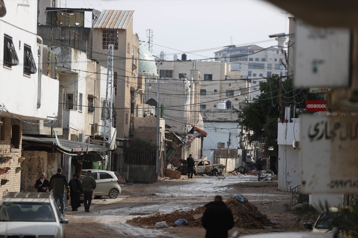 İsrail ordusunun işgal altındaki Batı Şeria'nın kuzeyindeki Cenin kenti ve Cenin Mülteci Kampı'na...