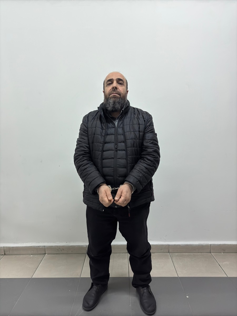 İstanbul'da, 2018 yılında 'El Kaide silahlı terör örgütüne üye olma' suçundan haklarında 7 yıl...