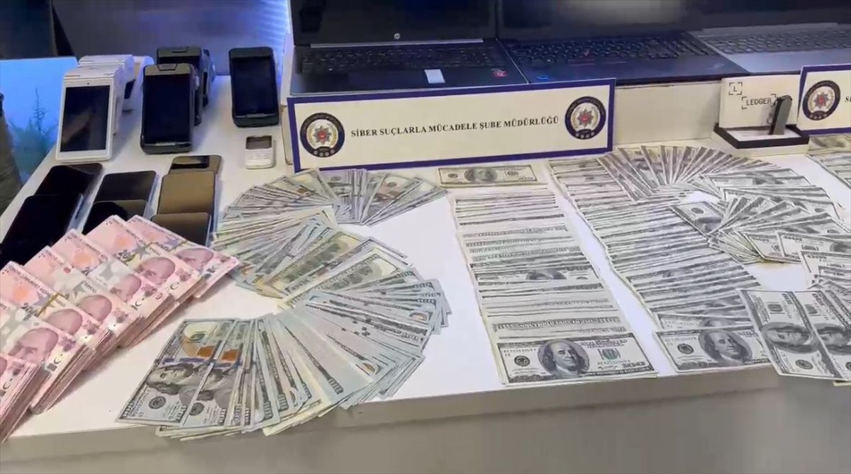 İstanbul merkezli 11 ilde düzenlenen ve 54 şüphelinin gözaltına alındığı eş zamanlı yasa dışı...