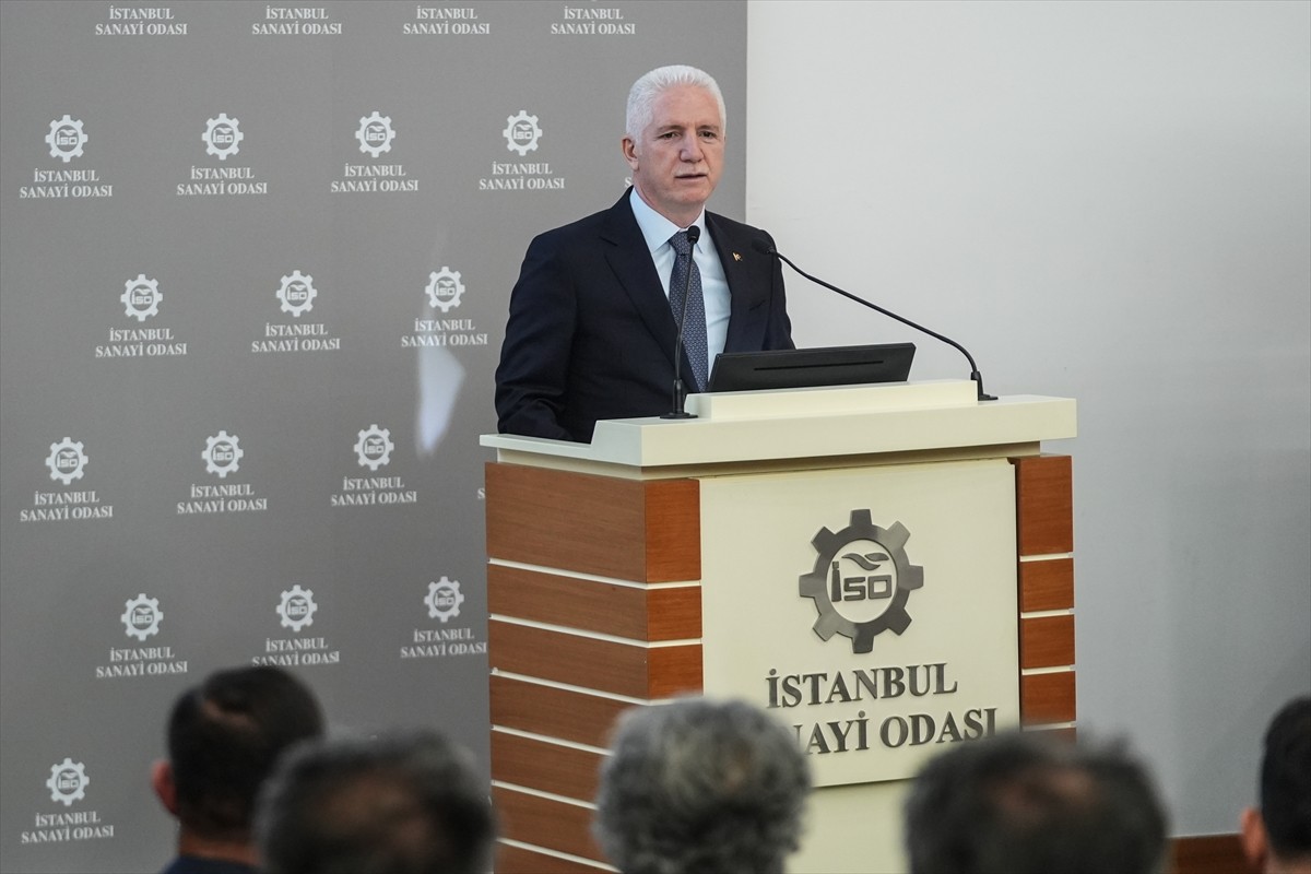 İstanbul Valisi Davut Gül, Odakule Fazıl Zobu Meclis Salonu'nda düzenlenen, İstanbul Sanayi Odası...