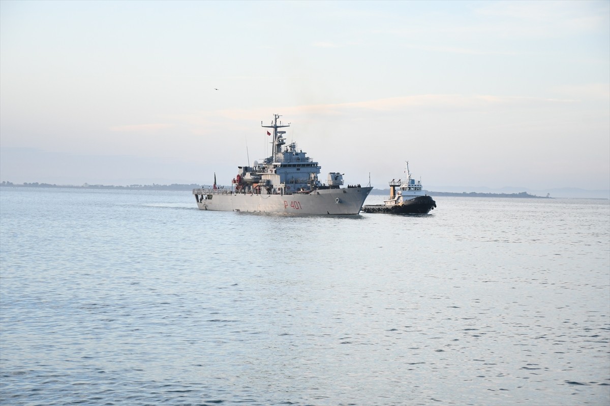 İtalya ile varılan anlaşma kapsamında Arnavutluk'a kurulan merkeze, düzensiz göçmen taşıyan bir...