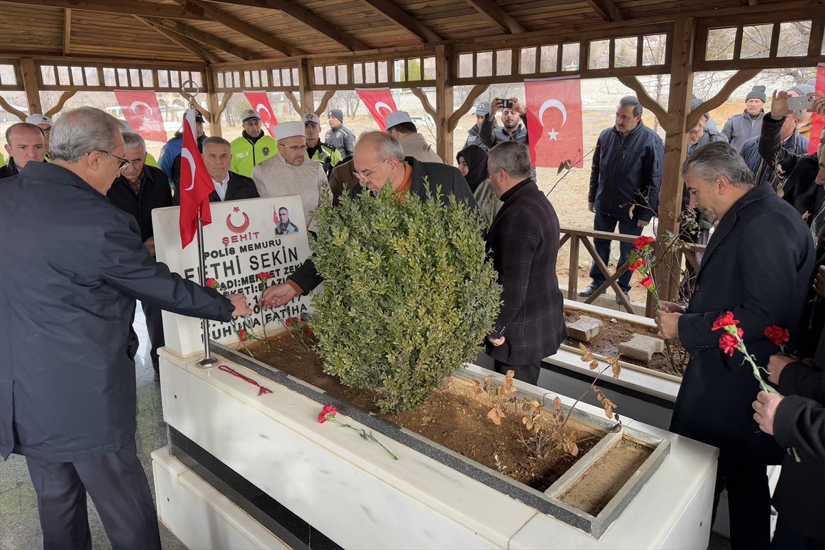 İzmir Adliyesine PKK'lı teröristlerce düzenlenen saldırıyı canı pahasına gösterdiği kahramanlıkla...