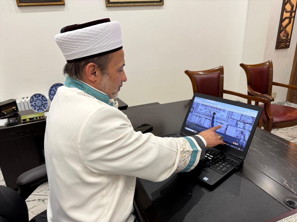 Japonya'nın başkentindeki Tokyo Camisi İmam Hatibi Adem Levent, Anadolu Ajansının (AA) gözünden...