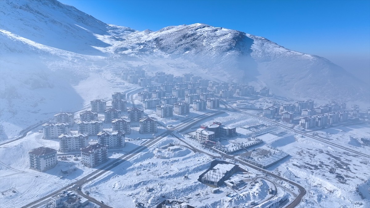 Kahramanmaraş'ın Elbistan ilçesinde Toplu Konut İdaresi (TOKİ) Başkanlığı tarafından yapımı...