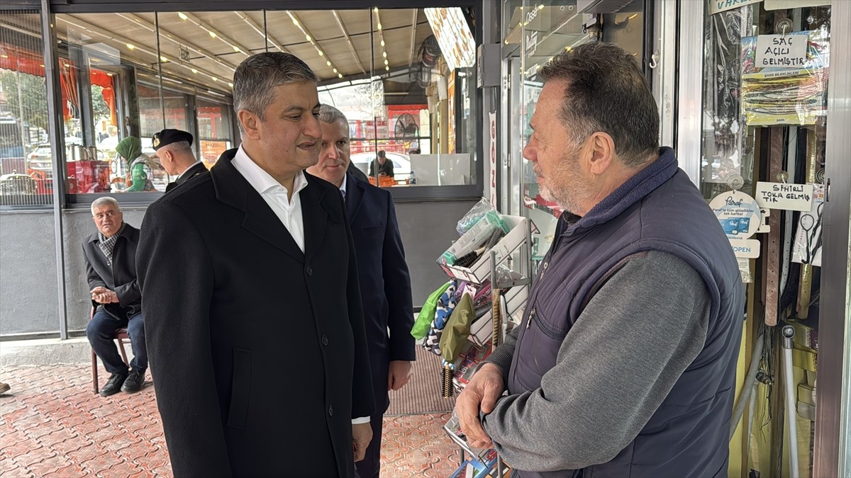 Karabük'ün Safranbolu ilçesinde bir kuyumcudan silah tehdidiyle hırsızlık yapan 3 şüpheli...